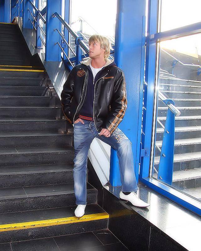 Молодая пара ебется посреди улиц 1 фотография