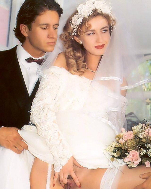 Парни трахнули невесту прямо на свадьбе 6 фотография