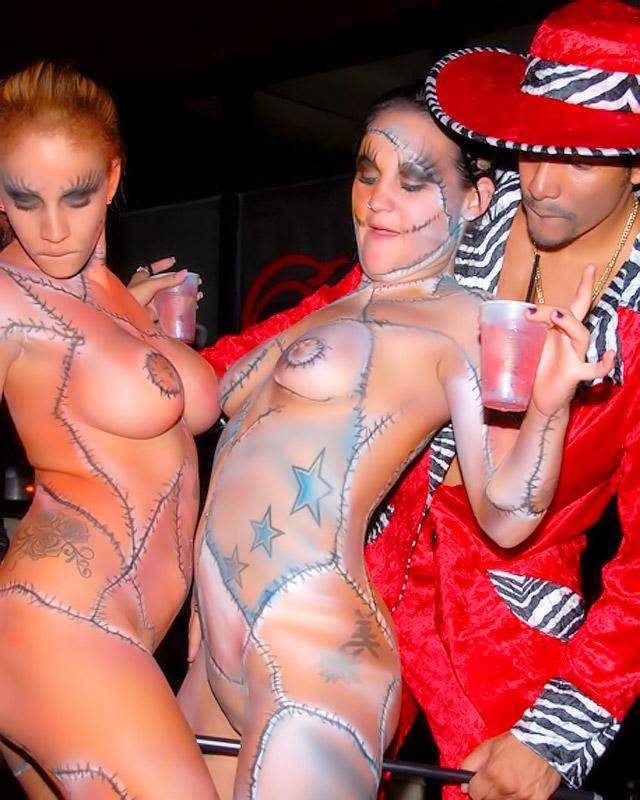 Хэллоуин в ночном клубе закончился массовым трахом 15 фотография