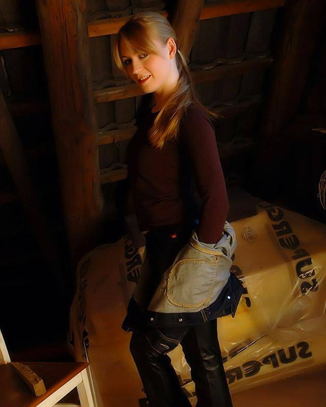 Любительское фото горячего стриптиза от Насти 3 фотография