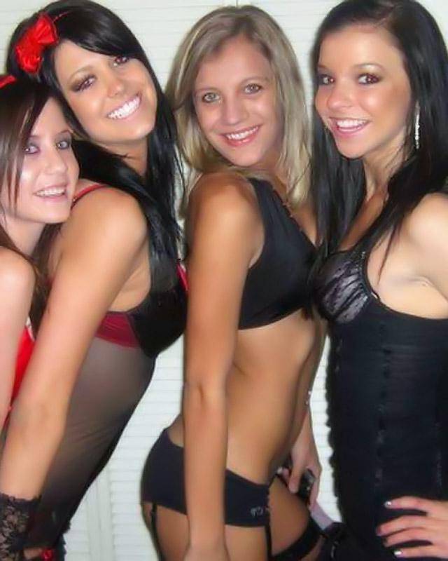 Развратные молодки показывают себя 12 фотография