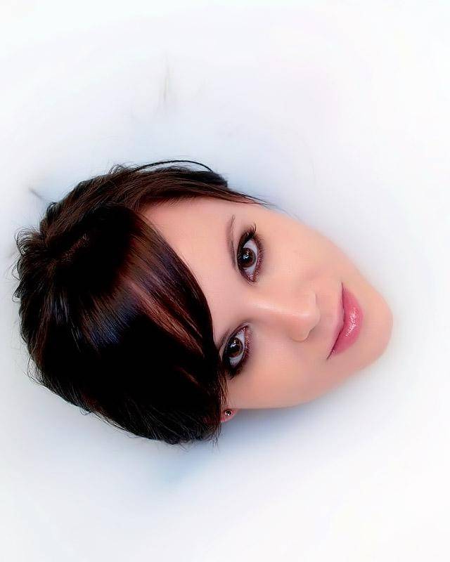 Пышногрудая девица принимает ванну 2 фотография