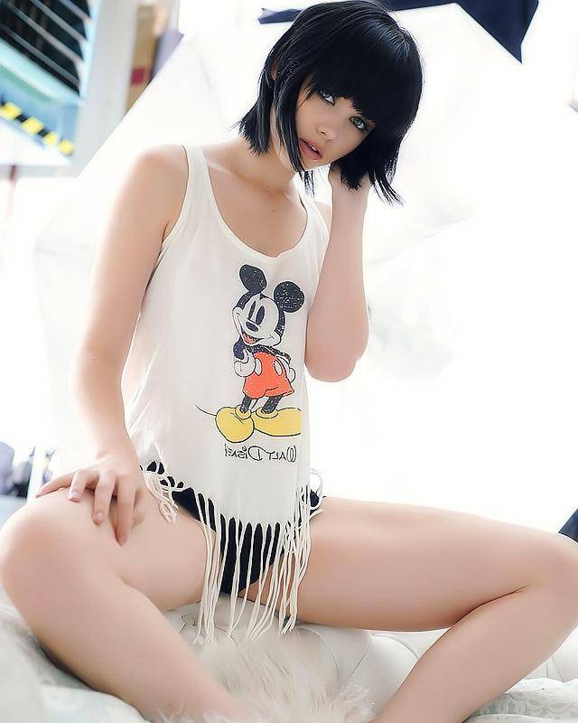 Стройная брюнеточка с милыми формами ждет тебя 2 фотография