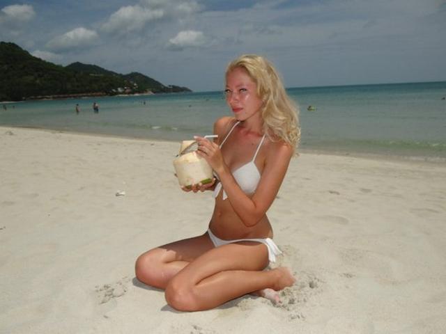 Первокурсницы делают откровенные фото на отдыхе 30 фотография