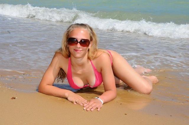 Фотографии девушки попали в интернет 12 фотография