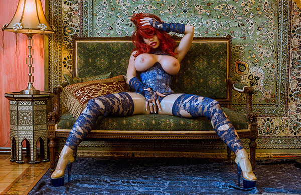 Сказочная волшебница вывали большие титьки в своих хоромах 11 фотография