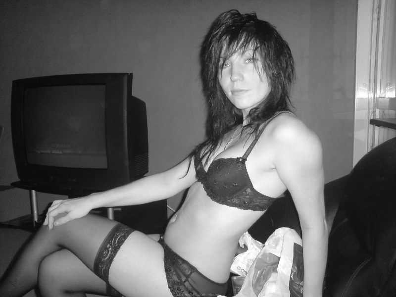 Трахает сзади свою прекрасную соседку 2 фотография