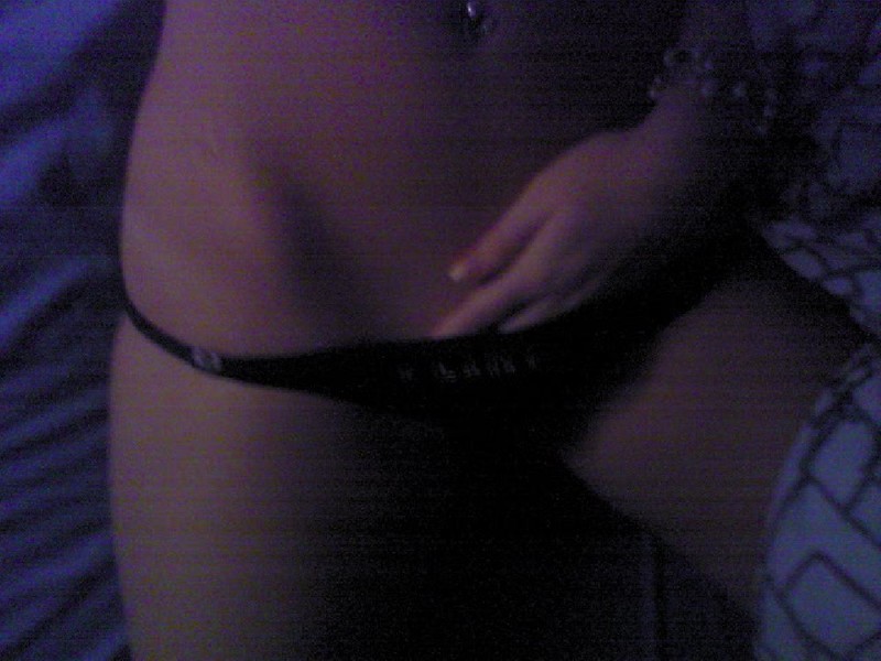 Светловолосая спортсменка не прочь пошалить в одиночестве 11 фотография