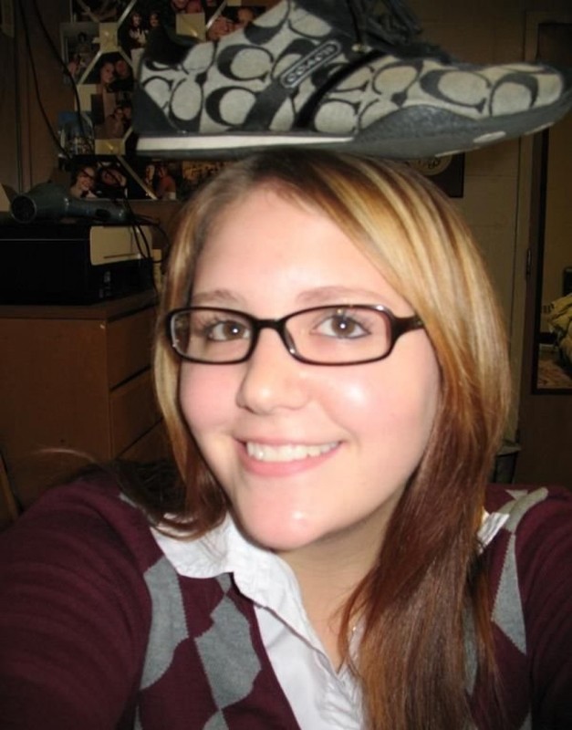 Грудастая Жанна вставляет в свою попку маркер 2 фотография