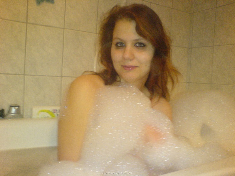 Мужик в квартире трахает свою жену в выбритую киску 15 фотография