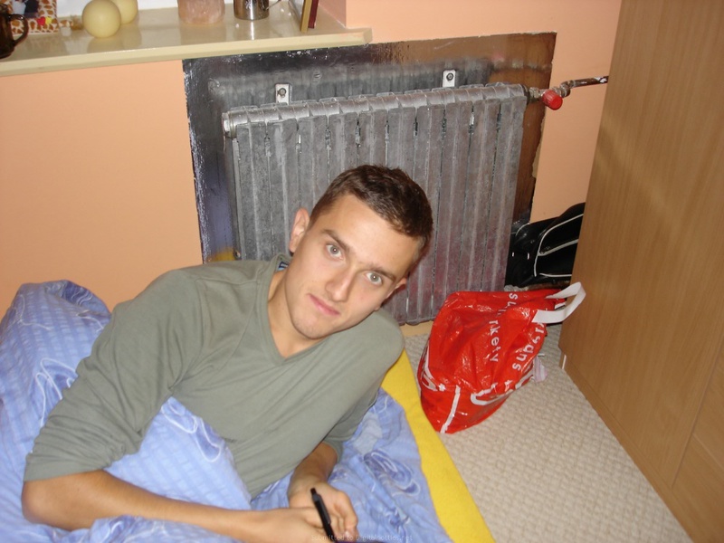 Девка оголилась в гостях у парня 15 фотография