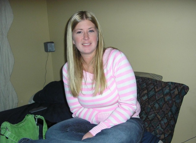 Блондинка ласкает себя перед тем как отсосать 1 фотография