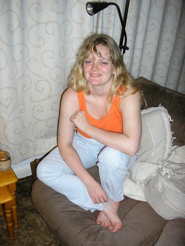 Стремная баба желает потрахаться на даче 31 фотография