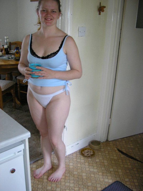 Стремная баба желает потрахаться на даче 21 фотография