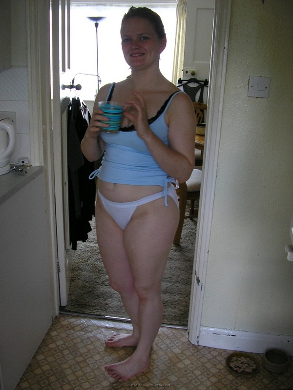 Стремная баба желает потрахаться на даче 22 фотография