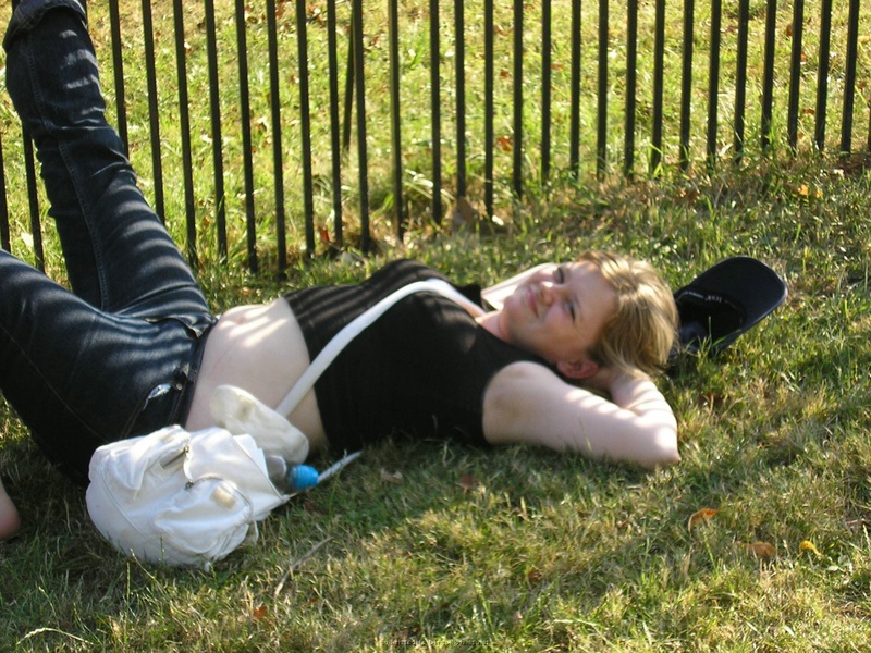 Стремная баба желает потрахаться на даче 26 фотография