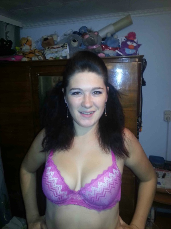 Сучка развлекается с бананом в комнате 5 фотография