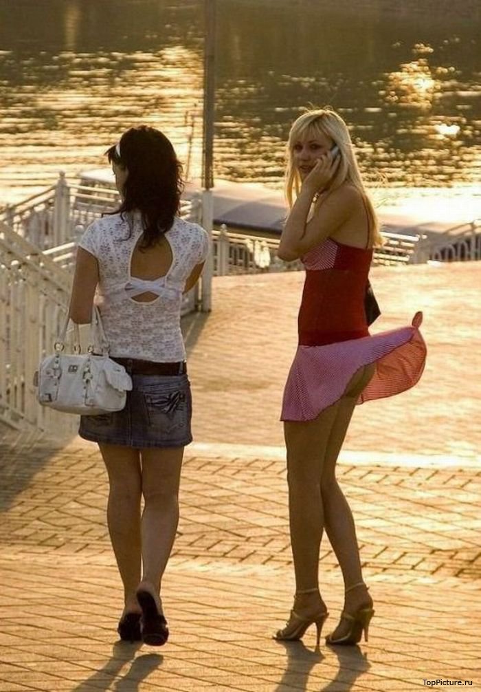 После работы сучкам не стыдно светить сиськами 5 фотография